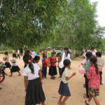 外では、風船で遊んだり、鬼ごっこをしたり