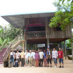 高床式の比較的新しく清潔な家でした