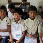 子供達全員に手渡しました