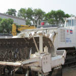 地雷除去をする車両