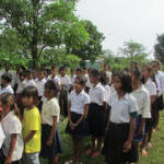 アクターが各自持参した文具品等を手渡しました。