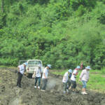 途中で動かなくなり、
目的地まで徒歩で行く